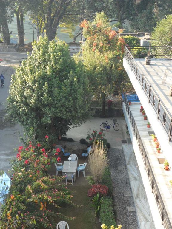 Hotel Nirvana โปขระ ภายนอก รูปภาพ